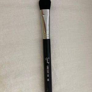 Sigma large fluff E50 brush